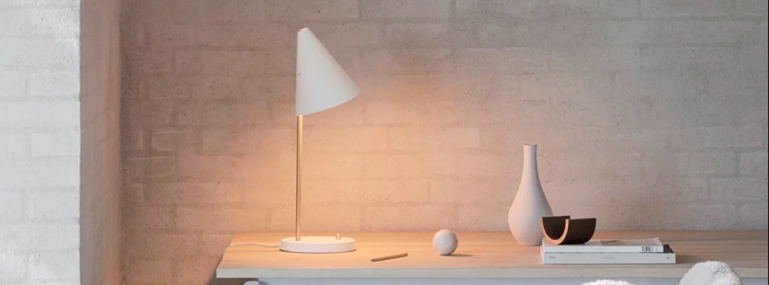 Bild på MOSAIK bordslampa som är designad av Bent Karlby för LYFA